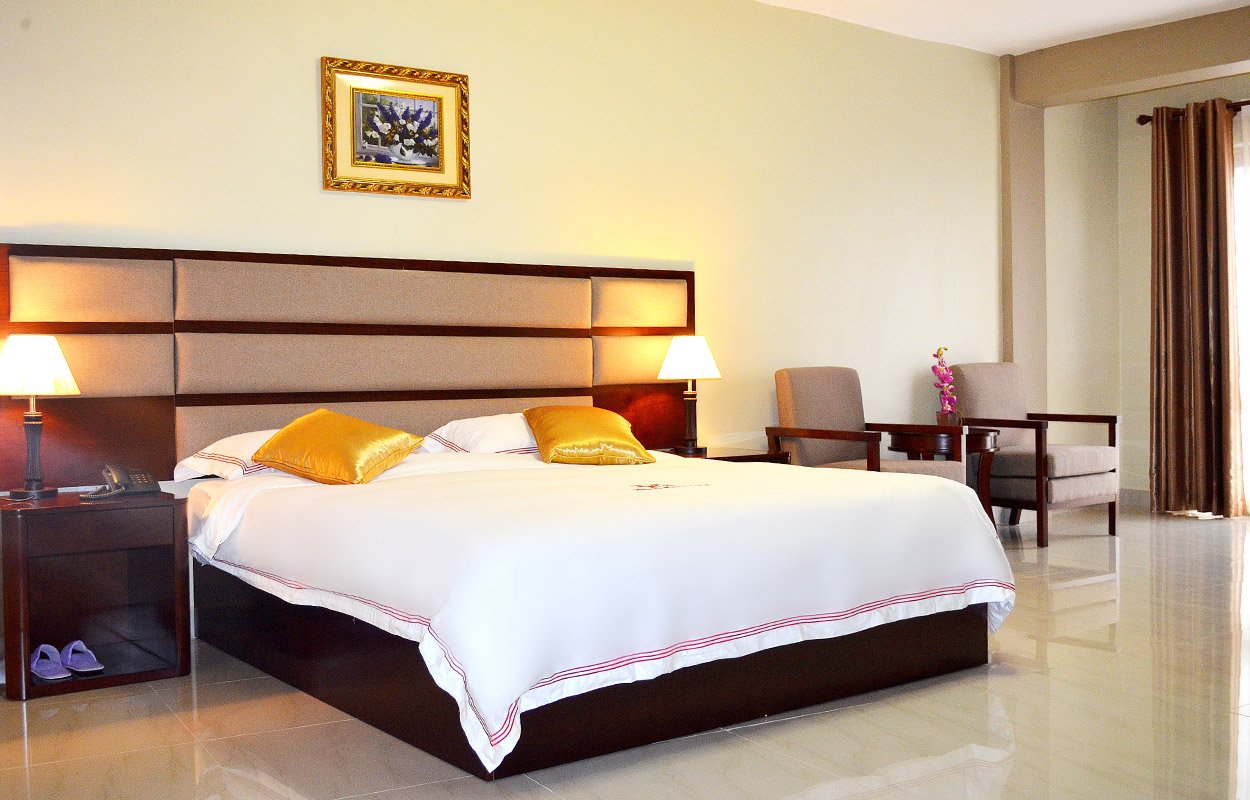 Deluxe Double Room at Hillside Plaza Hotel
